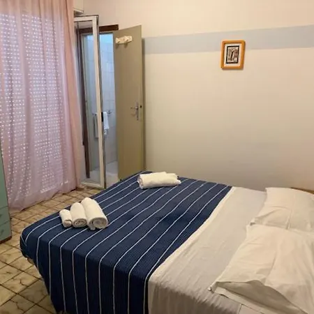 Ginepro מלון 2*